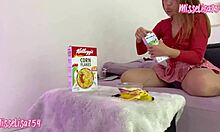 Video fatto in casa di femdom con docce dorate e creampies