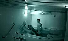 छिपे हुए कैमरे फुटेज: दो गर्लफ्रेंड और एक गर्म लंड