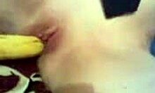 Pojkvännen stoppar banan i sin ex-flickväns fitta