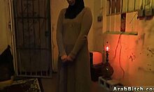 Teenagekærester udforsker deres seksualitet i hjemmelavede afghanske luderhuse