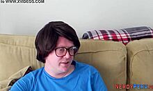 Video definisi tinggi seorang pria amatir menembus seorang gay Inggris di mulutnya