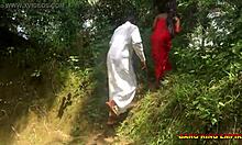 En afrikansk landsbypige får en fugtig skede kneppet af min store sorte pik