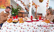Arietta Adams, mroczna i złośliwa, uprawia tabu rodzinny obiad na Święto Dziękczynienia