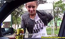 Een jonge Tsjechische meid met piercings wordt ruw geneukt